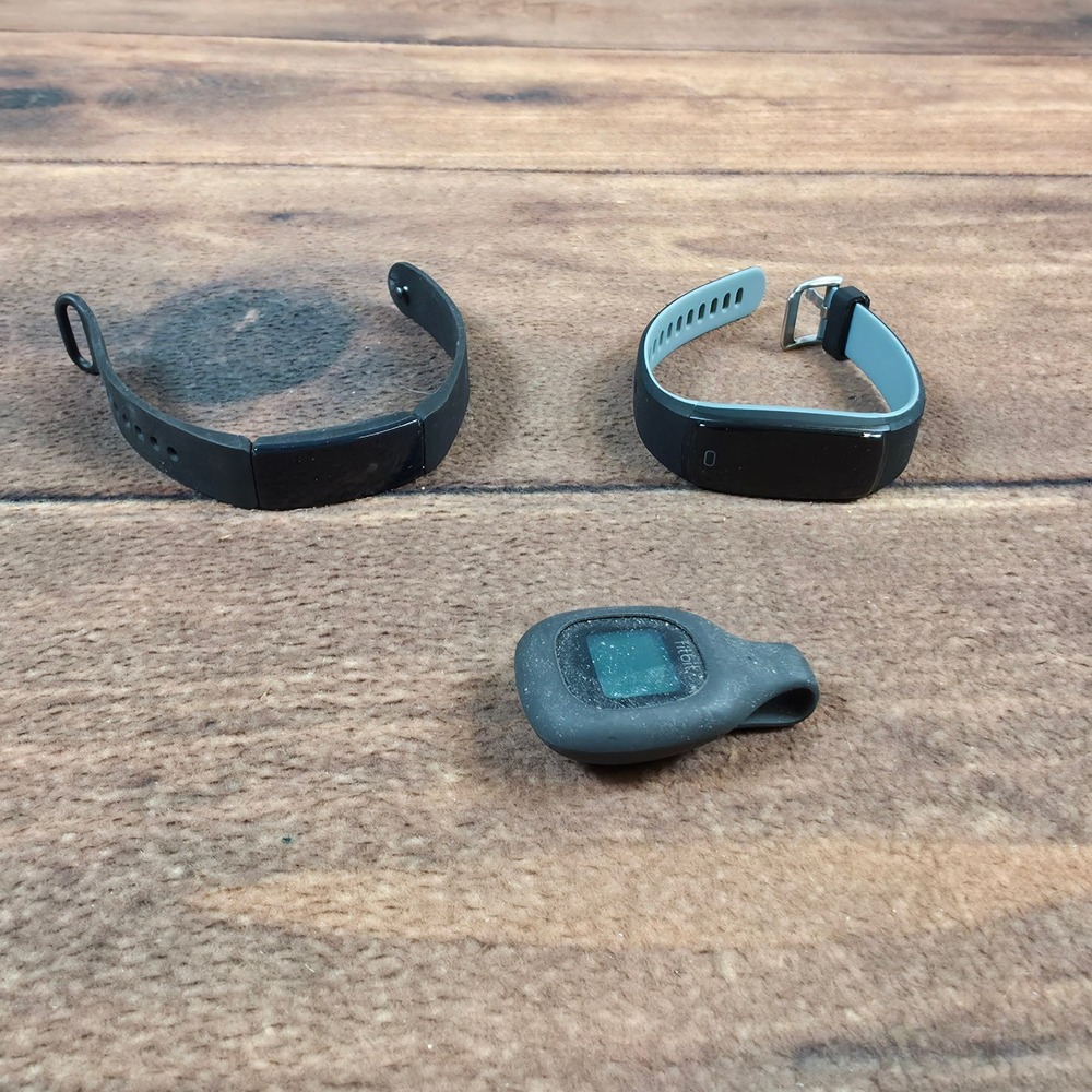 Fitbit Activity Tracker Lot OS Black Fair Untested Zip Clip & Wristbands